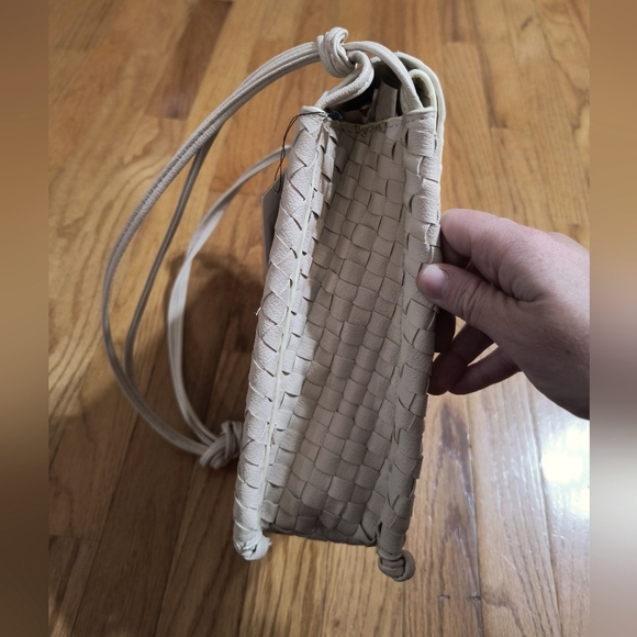 NWT Sondra Roberts Squared bag, cream color - Picture 6 of 16